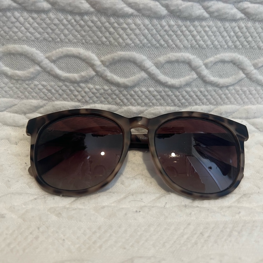 Polarized Tiger Mark Blender Sunglasses - Picture 7 of 7